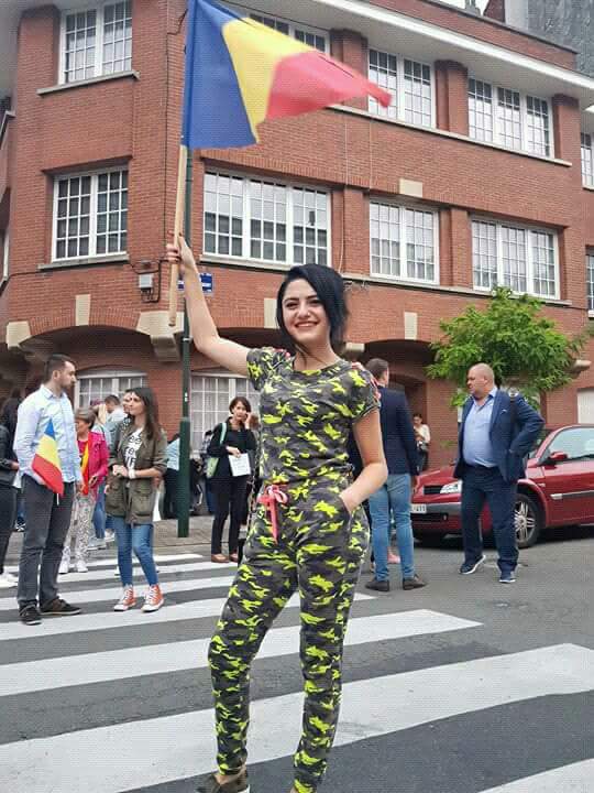 Nemţeni protestând în faţa Ambasadei României de la Bruxelles. Galerie foto
