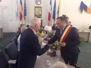 Oraşul Târgu-Neamţ îşi premiază cetăţenii de onoare şi cuplurile care au împlinit 50 de ani de căsătorie