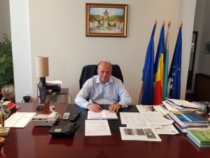Primarul Dragoș Chitic aruncă mănușa și spune că va cere renunțarea la compensația lunară pentru Troleibuzul