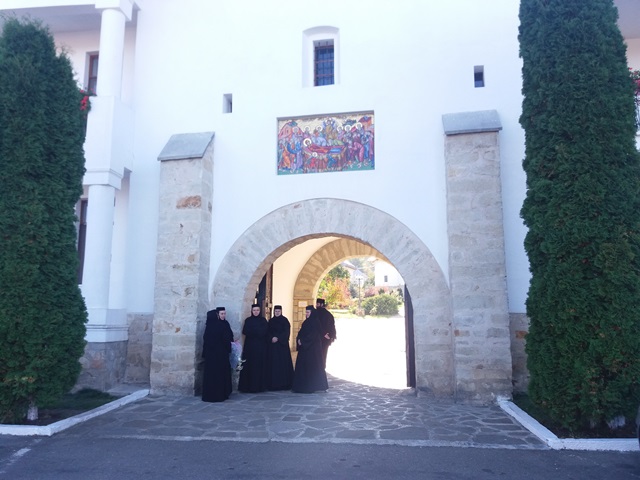 Mănăstirea Văratec și Mitropolitul Moldovei, gazde pentru Viorica Dăncilă și Carmen Dan