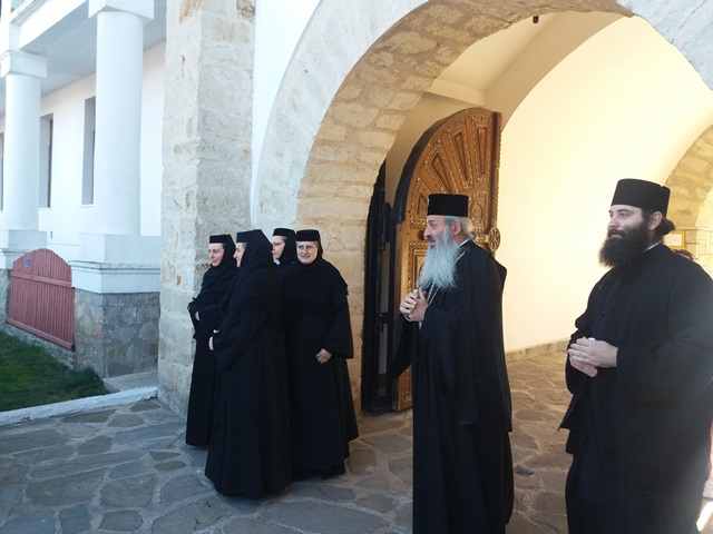 Mănăstirea Văratec și Mitropolitul Moldovei, gazde pentru Viorica Dăncilă și Carmen Dan