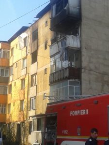 Tânărul ars după explozia de la Piatra Neamț nu are loc în spitalele din București!