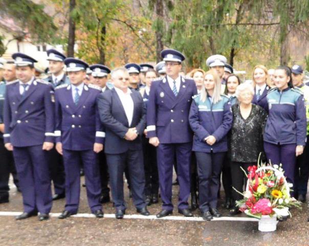 Draga Olteanu Matei felicitată de polițiștii nemțeni