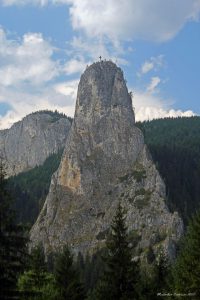 Centenar : Jandarmii montani din Neamț, acuzați că au distrus placa memorială a unui alpinist ungur