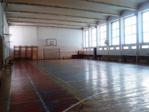 Profesorul de sport acuzat că a agresat sexual copile de 7 ani a luat ore în Piatra-Neamț