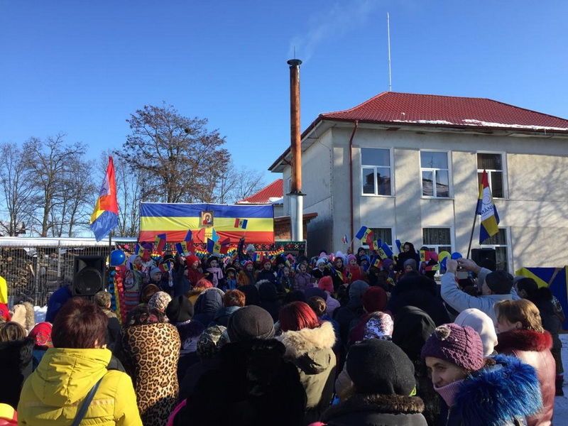 1 Decembrie celebrat de autorităţile locale, şcoli și biserică la Petricani