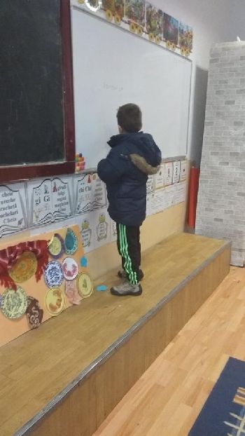 Exerciții de călire la școala din Tazlău: copiii au făcut cursuri la temperaturi între 0 și 6 grade