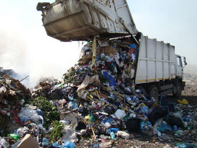 Tarife majorate pentru depozitarea deşeurilor la Piatra Neamţ