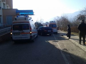 Scandal cu un MIG în parcarea Spitalului de Urgență Piatra Neamț. Cu fotografii