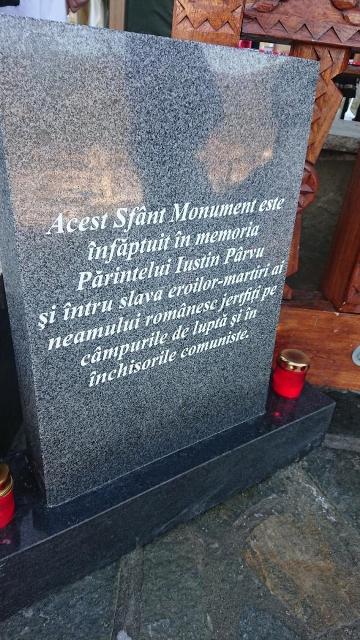 Poiana Largului &#8211; Sfințirea monumentului închinat eroilor și Părintelui Iustin Pârvu