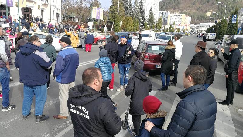 Protest pentru Autostradă : Tot centrul orașului Piatra Neamț a fost blocat! Galerie foto