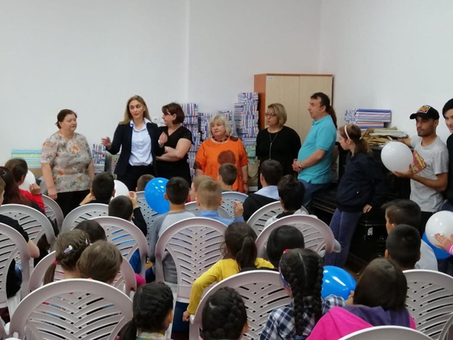 FOTO: Casa de Sănătate Neamț a oferit cadouri copiilor din centrul „Ion Creangă”