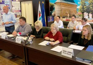Și-a început: Ciorovăială cu prefect, primar și consilieri locali pe tema inundațiilor din Piatra Neamț