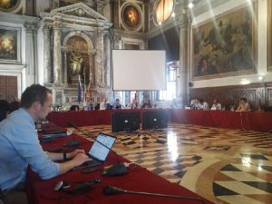 Deputatul Cozmanciuc discută despre revocarea primarilor la Comisia de la Veneția