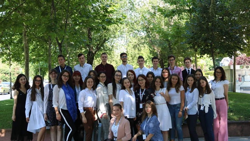 Doi elevi de la &#8220;Petru Rareş&#8221; au participat la Şcoala de vară &#8220;Camp Kennedy&#8221;