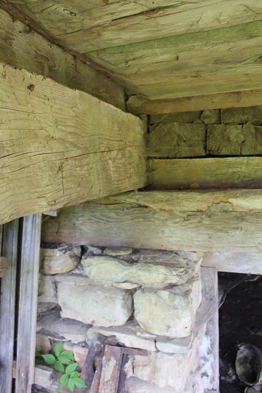 Un expert de la Muzeul Satului vrea să salveze casa de lemn de la Schitul Vovidenia