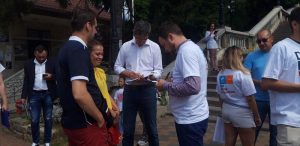 Dan Barna și deputatul Iulian Bulai la pas prin Piatra Neamț, pentru strâns semnături