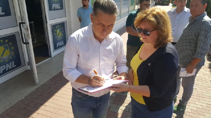 Liberalii din Neamț au strâns peste 60.000 de semnături pentru candidatul Klaus Iohannis!