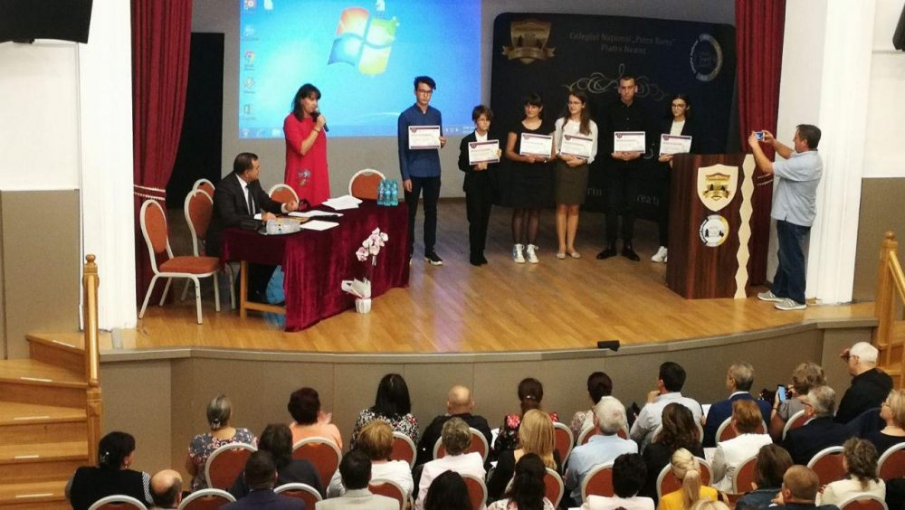FOTO-VIDEO Ceremonia de premiere a celor 10 elevi de 10 din Neamț
