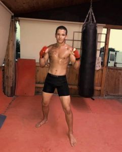 Luca Gabriel Luncașu, campion K1: ”La un meci de fotbal, se aduc cuțite, se spun înjurături; în artele marțiale, există respect”
