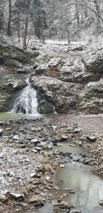 frasin cascada duras atractia turistica a zonei