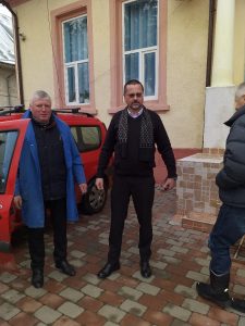 Alegeri la Girov: Secții de vot fără lemne, vizită prietenească de la un fost deputat și o plângere penală