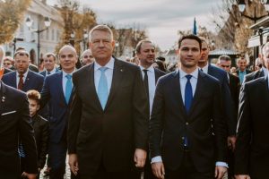 Klaus Iohannis, în dialog cu cetățenii: ”Nimeni nu a reușit să-i îngenuncheze pe români și PSD, în veci pururi, nu va reuși”