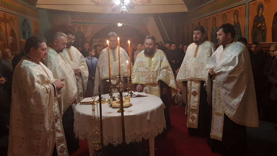Hram, concert Evanghelismos și slujbă cu 7 preoți la Parohia Zănești 3