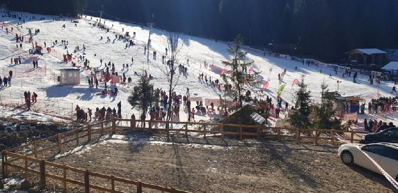 Serbările Zăpezii au adus peste 2000 de oameni la Durău