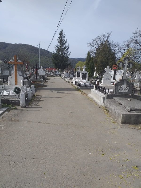 Cimitirul Eternitatea e închis, dar 10.000 de candele vor fi aprinse la morminte de firma care îl administrează