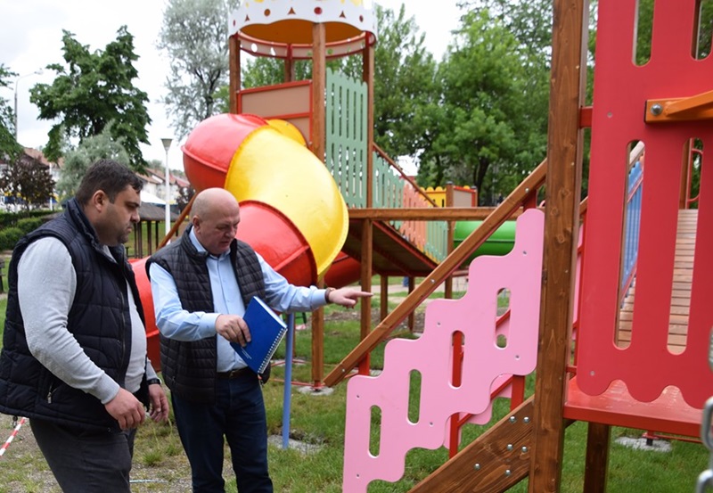 Lucrări de reabilitare și modernizare a locurilor de joacă din Piatra-Neamț