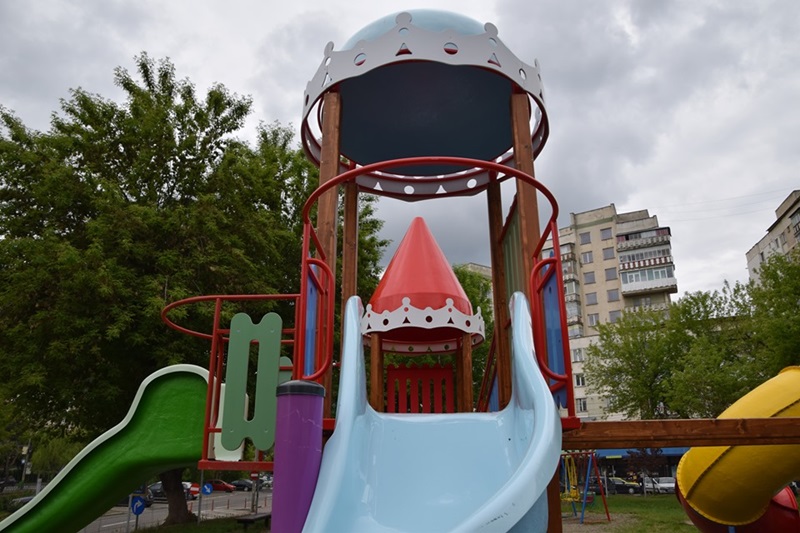 Lucrări de reabilitare și modernizare a locurilor de joacă din Piatra-Neamț