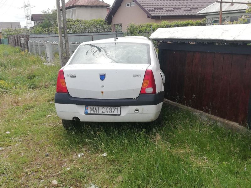 masina politie roznov busită