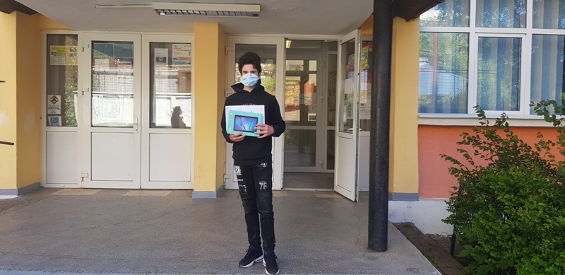 Elevi de la Școala Gimnazială 5 Piatra-Neamț au primit tablete oferite de primărie