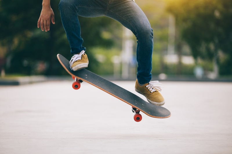 10 motive pentru care ar trebui sa te dai cu skateboard-ul &#8211; Afla cum te ajuta acest sport!
