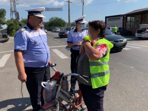 Polițiștii i-au „îmbrăcat” pe bicicliști și pe căruțași