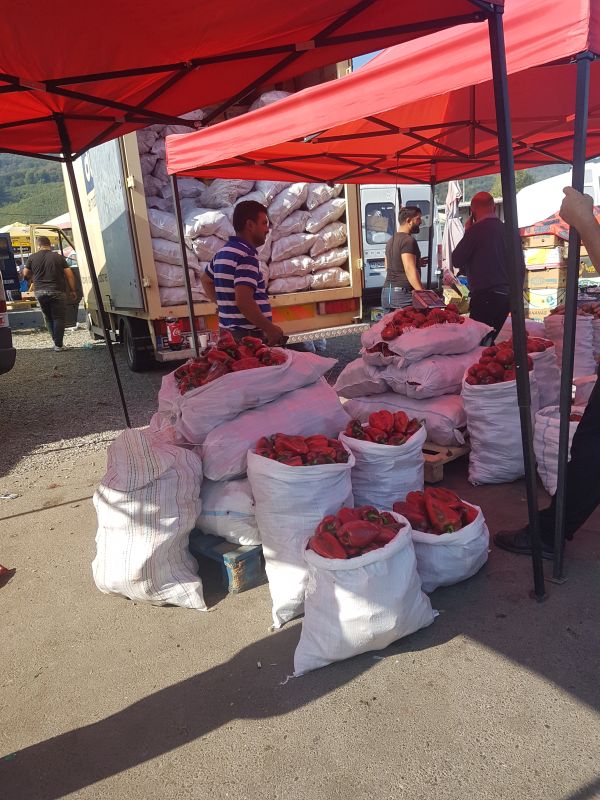 Struguri și cartofi la jumătate de preț în piața en gros față de piețele din Piatra Neamț