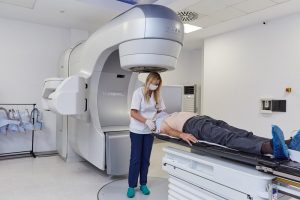 Bolnavii de cancer din Neamt, tratați gratuit într-un centru privat din Iași