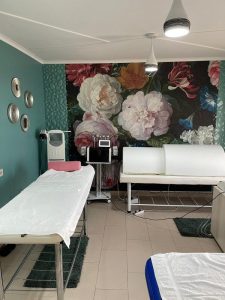 NOUTATE. Singurul salon din zona Târgu Neamţ cu servicii pentru epilare definitivă cu laser şi întinerire facială