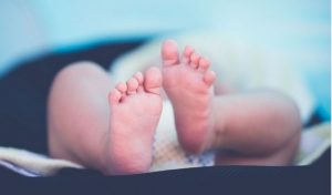 O fetiță este primul născut din 2021 în Neamț