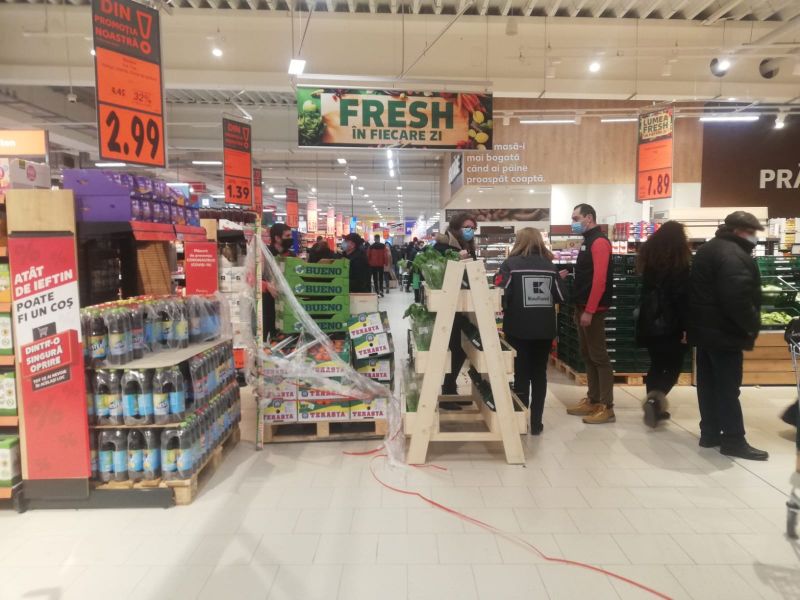 Sfidare: În ciuda sancțiunii la noul magazin Kaufland se fac cumpărături fără probleme