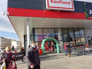 Kaufland nu are autorizație pentru niciunul dintre magazinele abia deschise, Garda de Mediu dispune închiderea lor