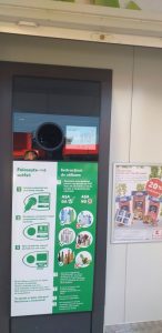 Târgu Neamţ: Magazinul Kaufland oferă o posibilitatea de a recicla ambalaje contra unui voucher de cumpărături