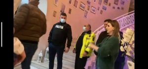 Târgu Neamţ. Poliţişti acuzaţi de abuz în serviciu de un patron de restaurant