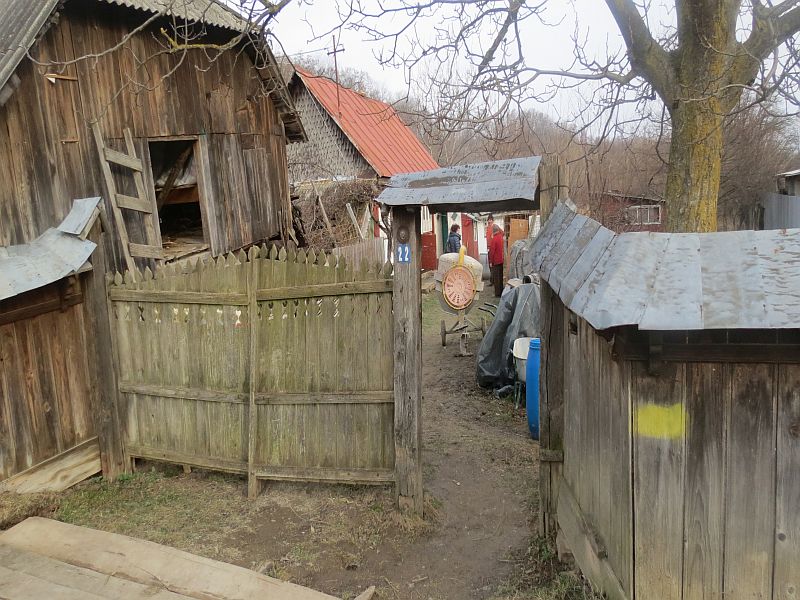 10 familii din Tazlău &#8211; sprijin din partea a două fundații pentru renovarea caselor