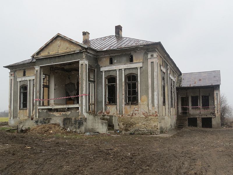 Istoria în ruină. Casa boierului Davideanu &#8211; grajd pentru cai şi adăpost pentru ţigani