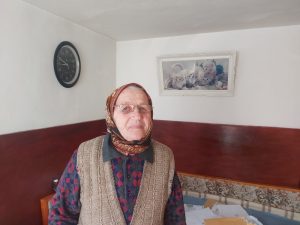 Scandal la Grumăzești. O femeie de 83 de ani cere dreptate