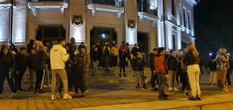 Video. Protest în fața Teatrului Tineretului din Piatra Neamț