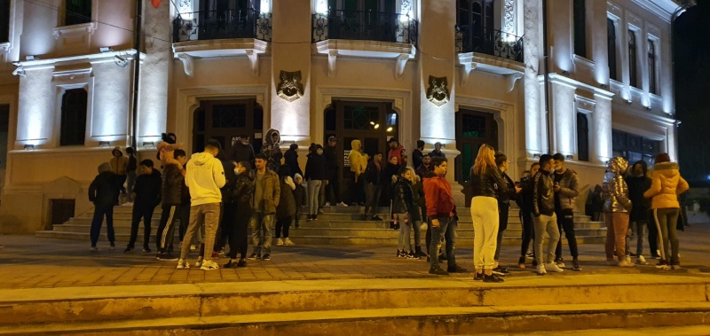 Video. Protest în fața Teatrului Tineretului din Piatra Neamț