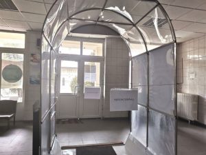 Tunelurile de dezinfectare din Spitalul Covid Piatra Neamț -simple piese de decor